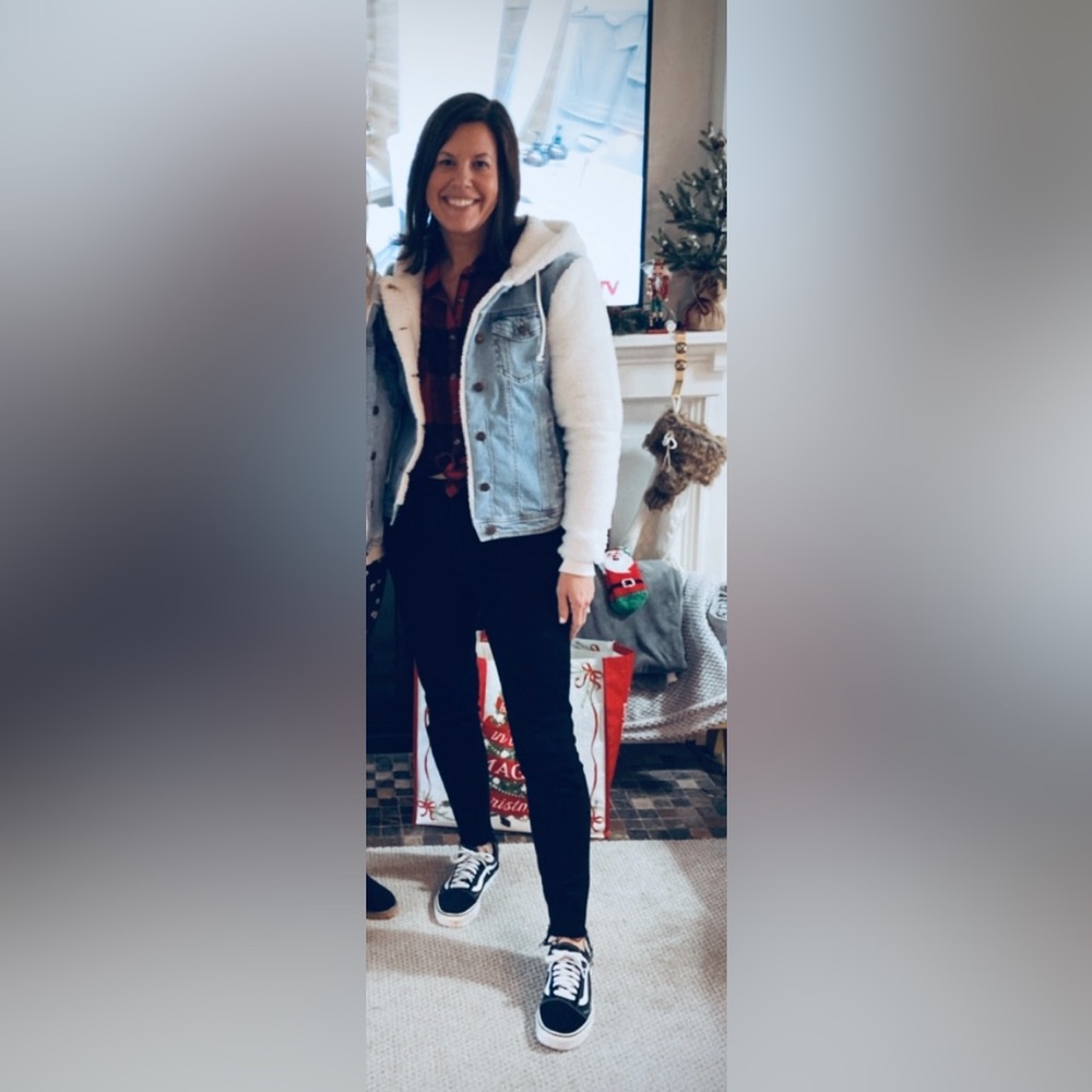 This amazing and cozy, jean jacket great for winter time